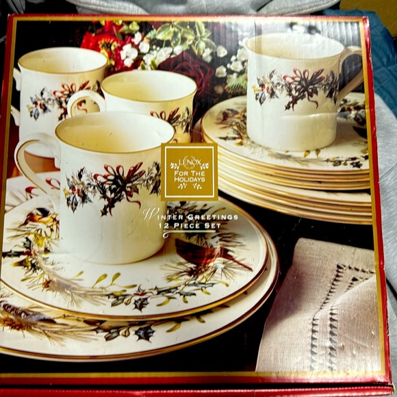 LENOX Winter Greetings 12-Piece 24K Gold Trimmed Dinnerware Set **New in Box** - Picture 1 of 6